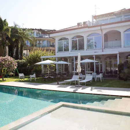 Sicilia's Art & 4*